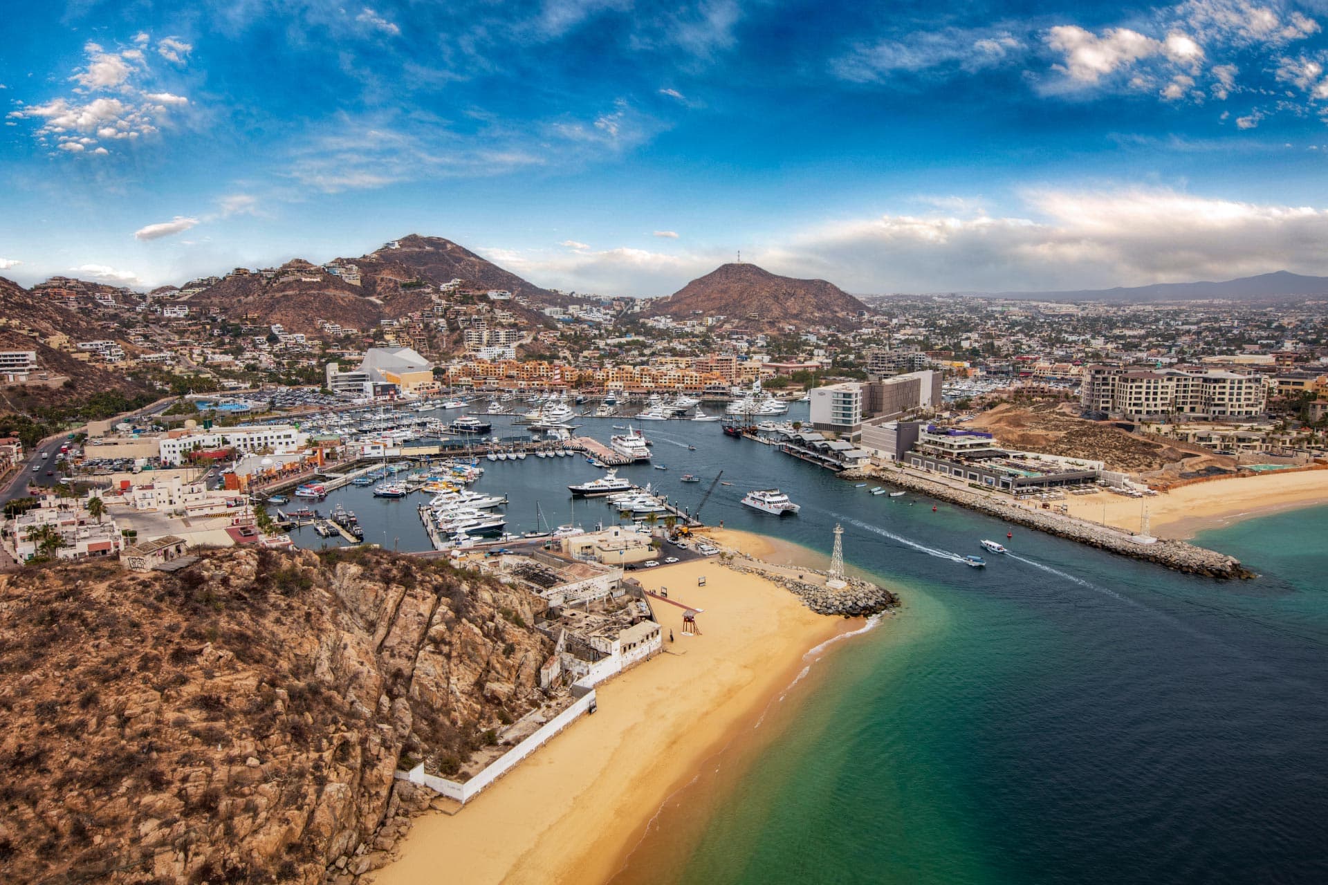 ¿Qué es Mejor Invertir en Los Cabos? Locales, Condominios, Casas o Mixto: Una Guía para Inversionistas