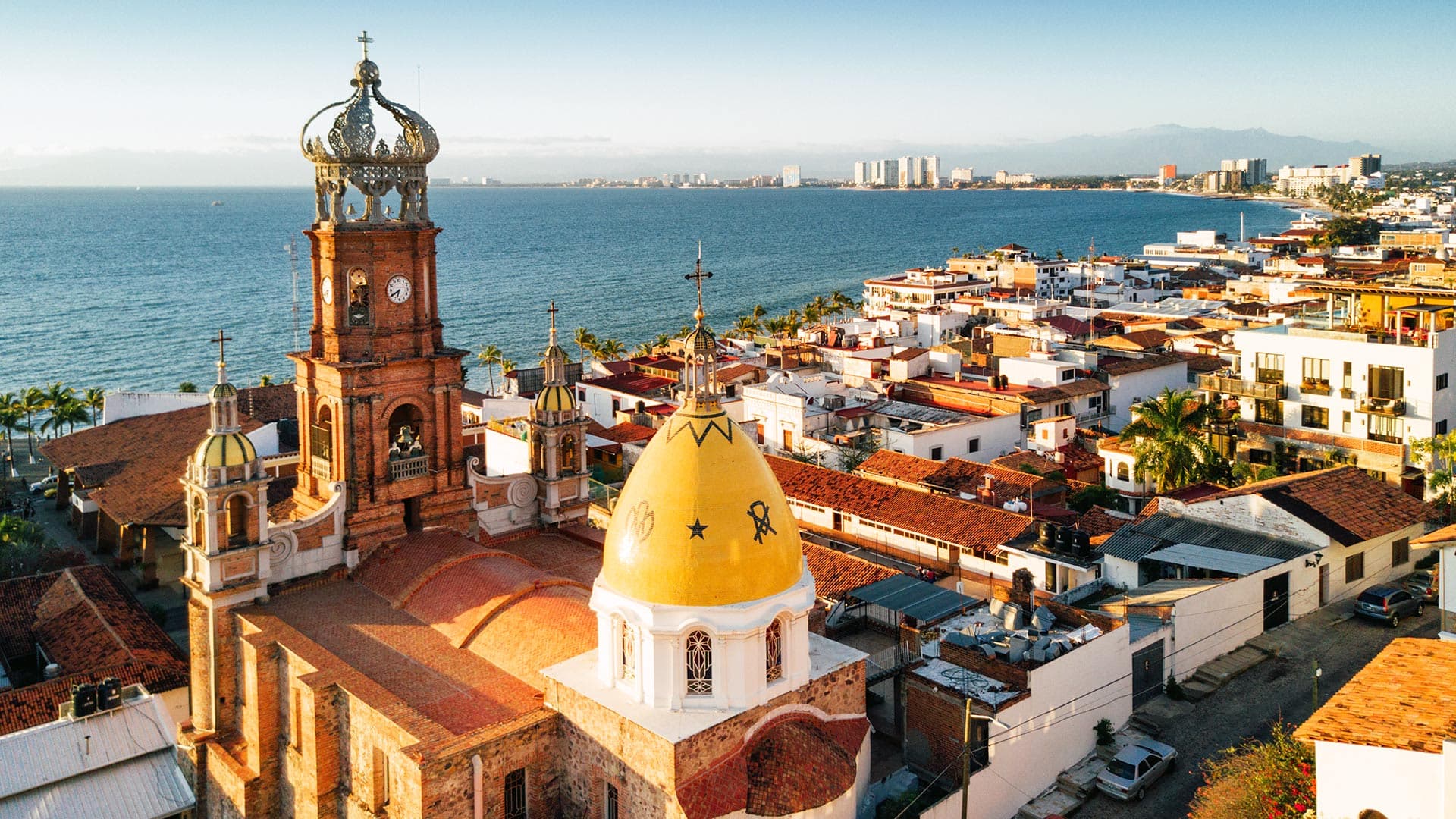 Puerto Vallarta y el Auge del Trabajo Remoto: Cómo la Nueva Era del Workation Está Transformando el Mercado Inmobiliario