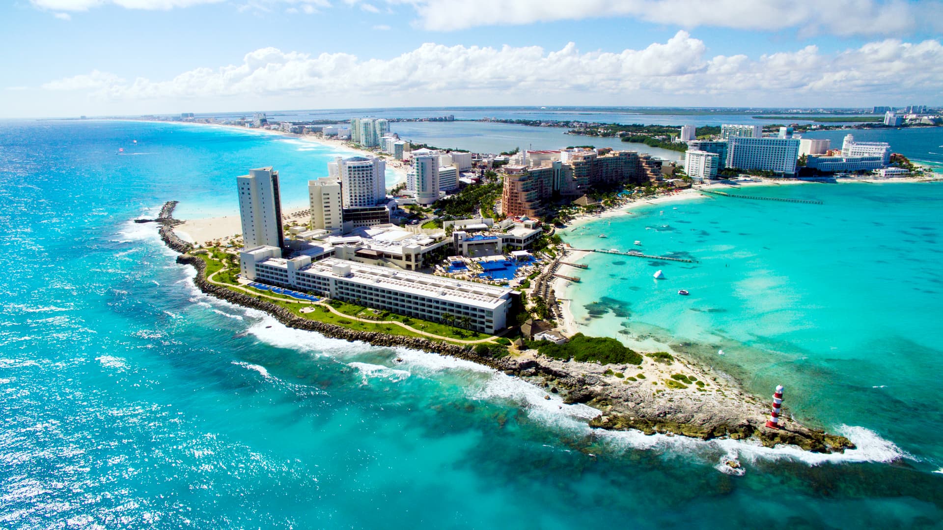 La Revolución del Home Office: Cómo Cancún se Está Convirtiendo en el Nuevo Hub para Nómadas Digitales y Trabajadores Remotos